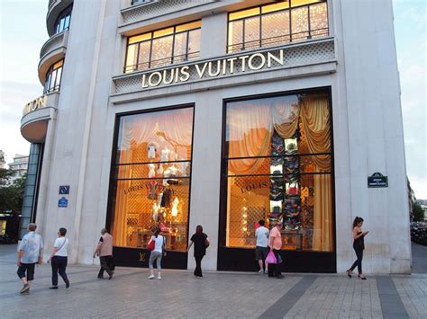 café louis vuitton paris prix|louis vuitton outlet in paris.